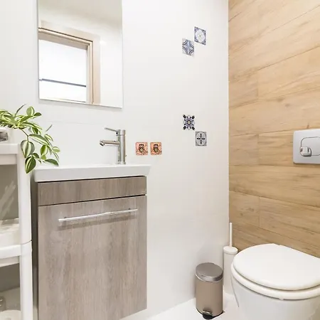 F & B Collection - 3 Bedroom Penthouse Apartment *