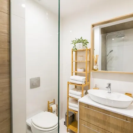 F & B Collection - 3 Bedroom Penthouse *