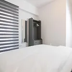 F & B Collection - 3 Bedroom Penthouse *