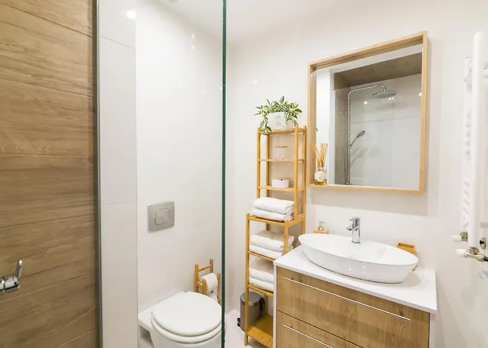 F & B Collection - 3 Bedroom Penthouse *