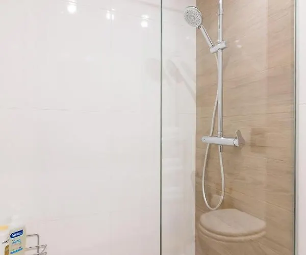 F & B Collection - 3 Bedroom Penthouse *